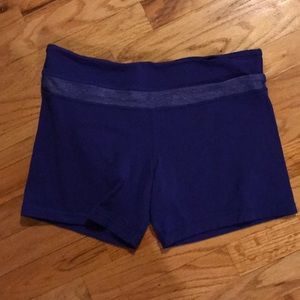 EUC LULULEMON REVERSE GROOVE SHORT (regular)